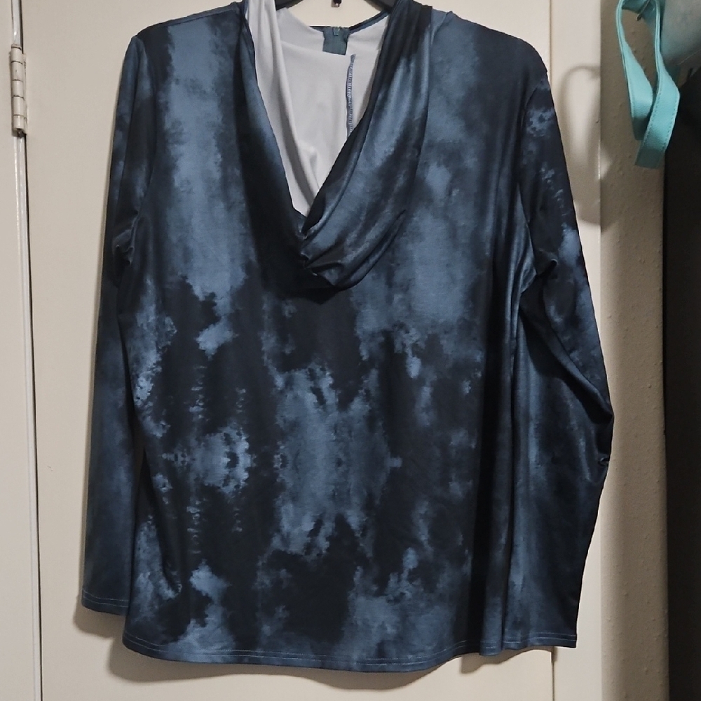 Plus Size Women's Navy Tie-Dye Long Sleeve Althetic Top - Picture 4 of 4